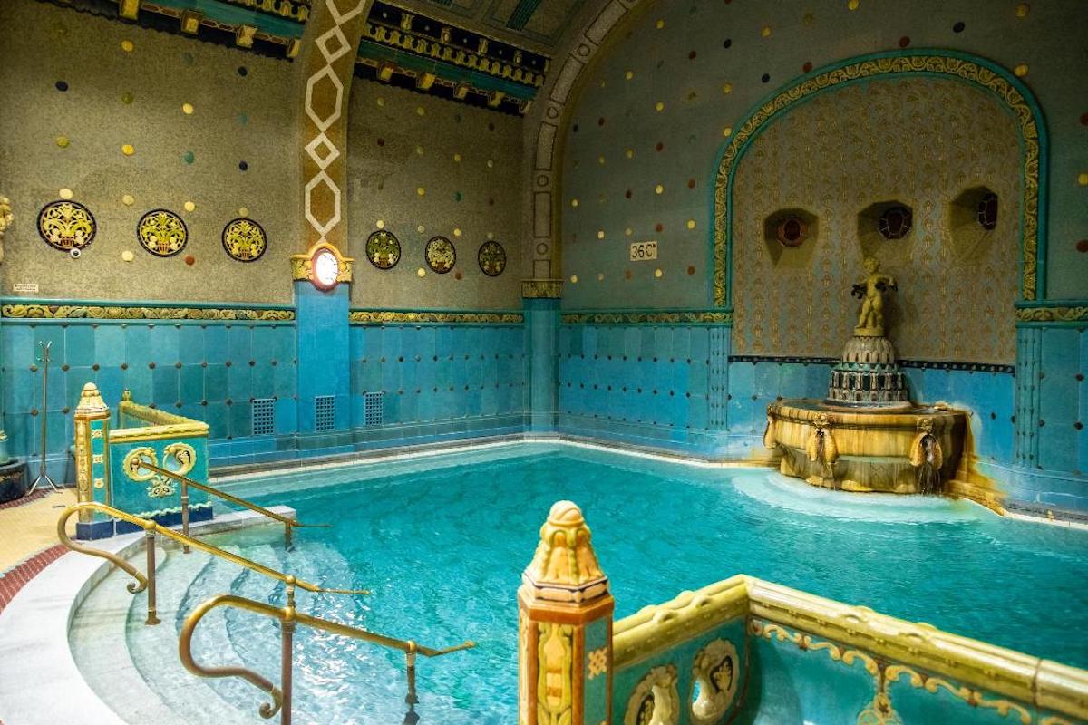 Gellért Thermal Bath - Tempat Wisata Favorit dan Terkenal di Budapest