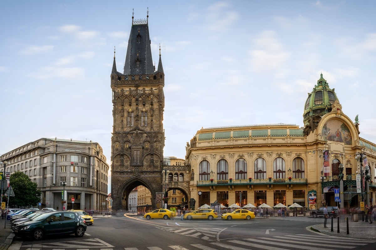 The Powder Tower - Tempat Wisata Favorit dan Terkenal di Praha Ceko