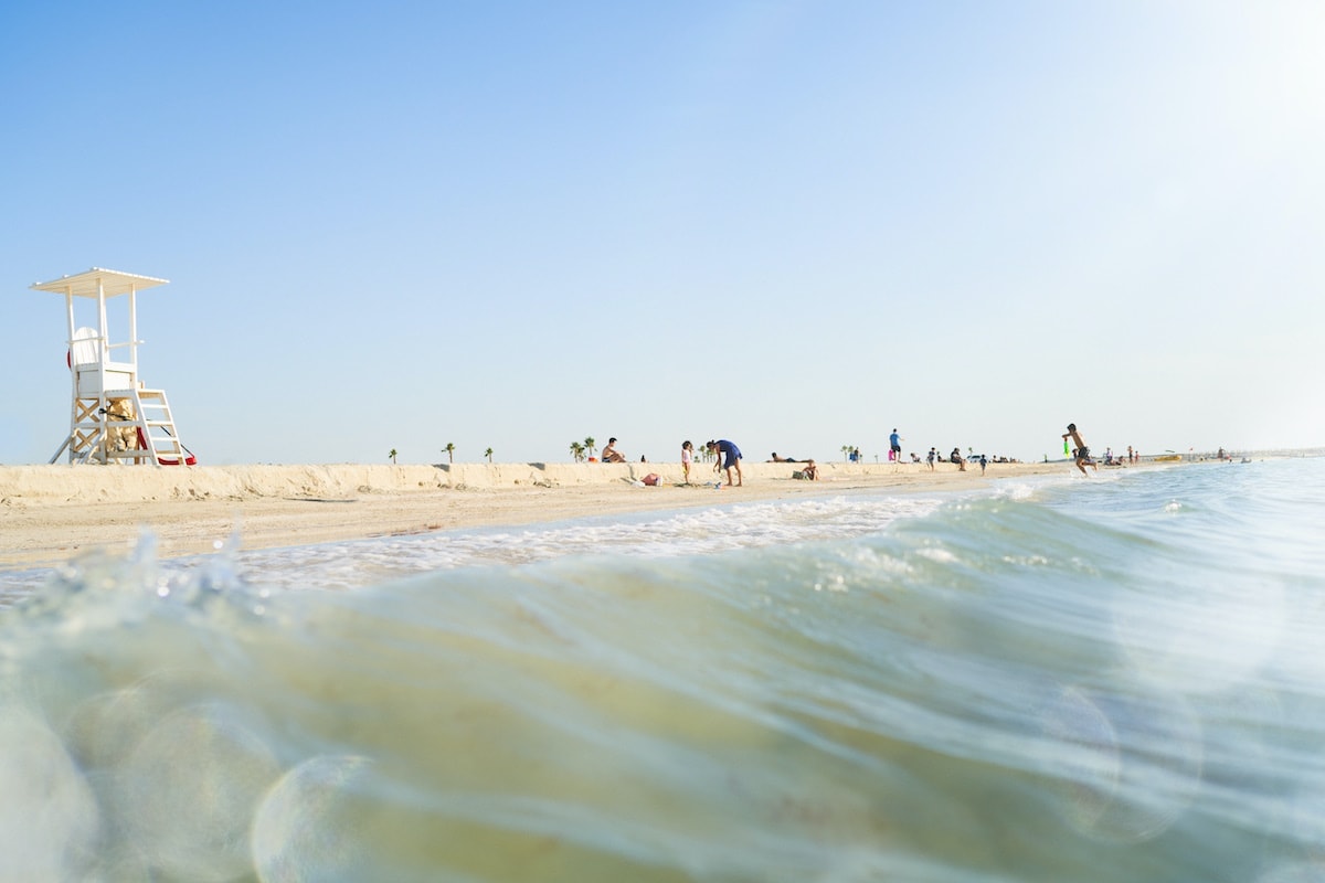 Al Jazair Public Beach - Tempat Wisata Favorit dan Terkenal di Bahrain