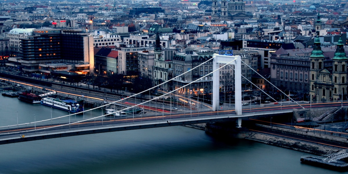 Elisabeth Bridge - Tempat Wisata Favorit dan Terkenal di Budapest