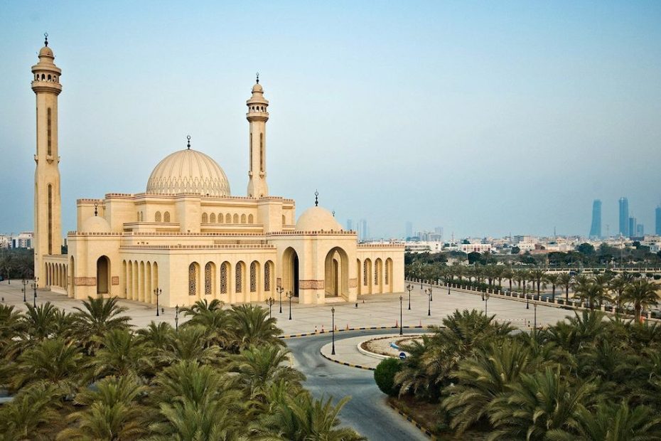 Al Fateh Grand Mosque - Tempat Wisata Favorit dan Terkenal di Bahrain