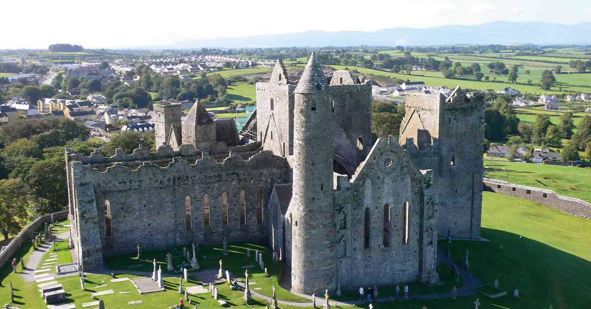 Rock of Cashel - Tempat Wisata Favorit dan Terkenal di Irlandia