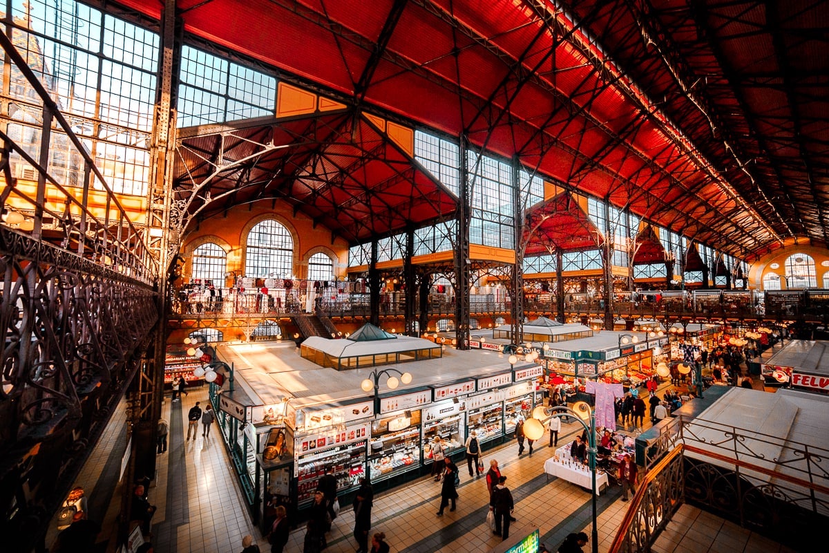 Central Market Hall - Tempat Wisata Favorit dan Terkenal di Budapest