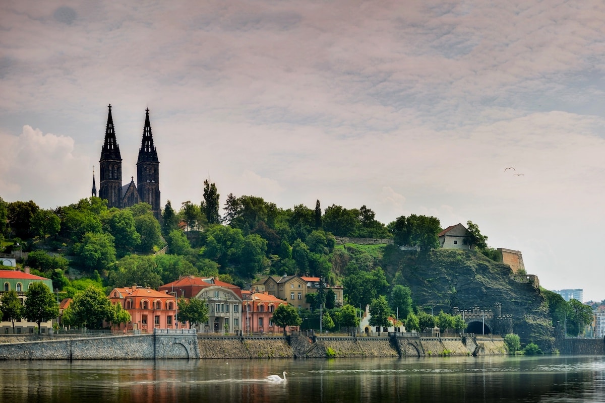 Vyšehrad - Tempat Wisata Favorit dan Terkenal di Praha Ceko