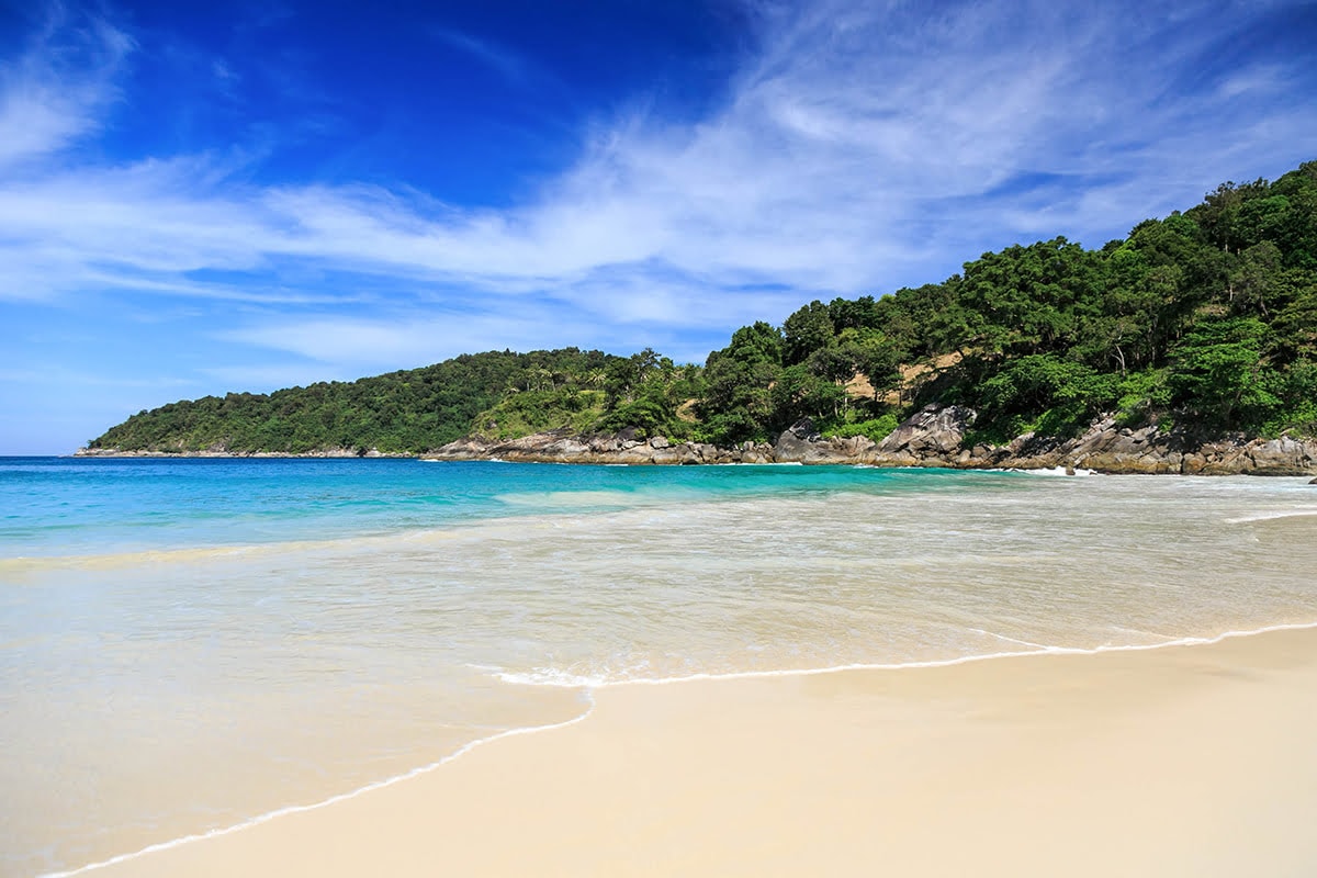 Freedom Beach - Tempat Wisata Favorit dan Terkenal di Phuket Thailand