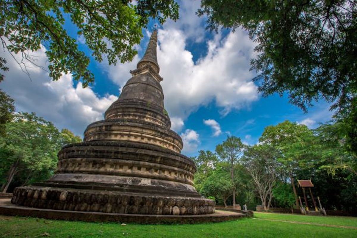 Wat Umong Suan Phutthatham - Tempat Wisata Favorit dan Terkenal di Chiang Mai Thailand