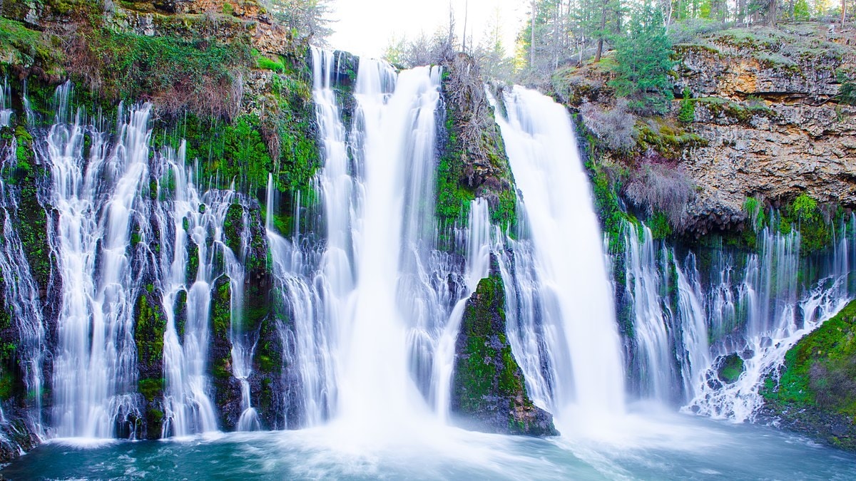 Burney Falls - Tempat Wisata Favorit dan Terkenal di California