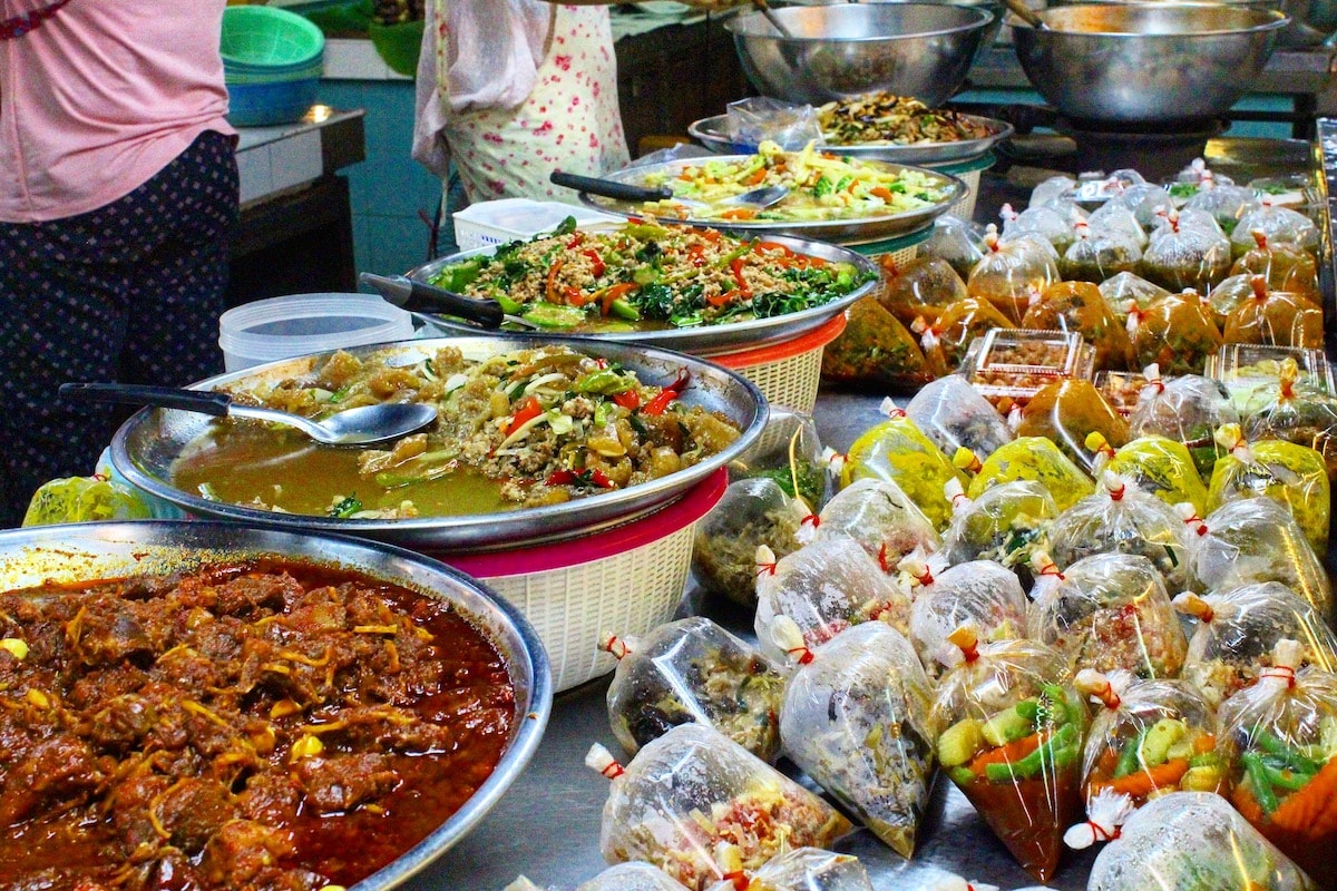 Siri Wattana Market - Tempat Wisata Favorit dan Terkenal di Chiang Mai Thailand