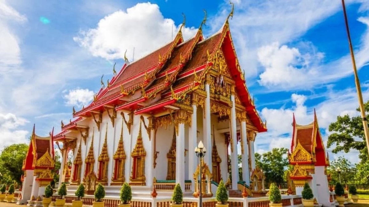 Wat Chalong - Tempat Wisata Favorit dan Terkenal di Phuket Thailand