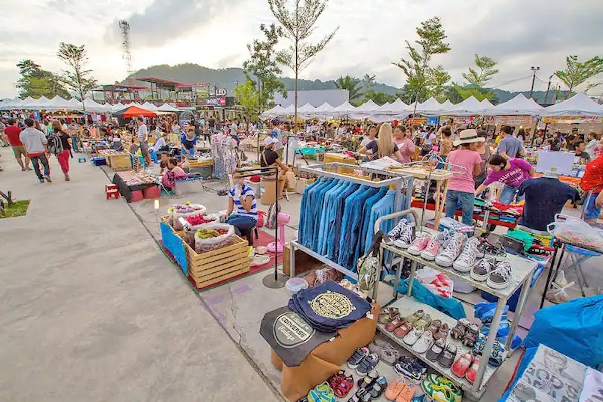 Chillva Market - Tempat Wisata Favorit dan Terkenal di Phuket Thailand