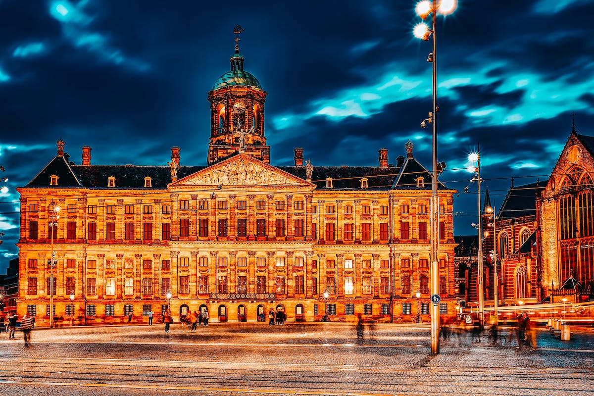 Royal Palace Amsterdam - Tempat Wisata Favorit dan Terkenal di Amsterdam