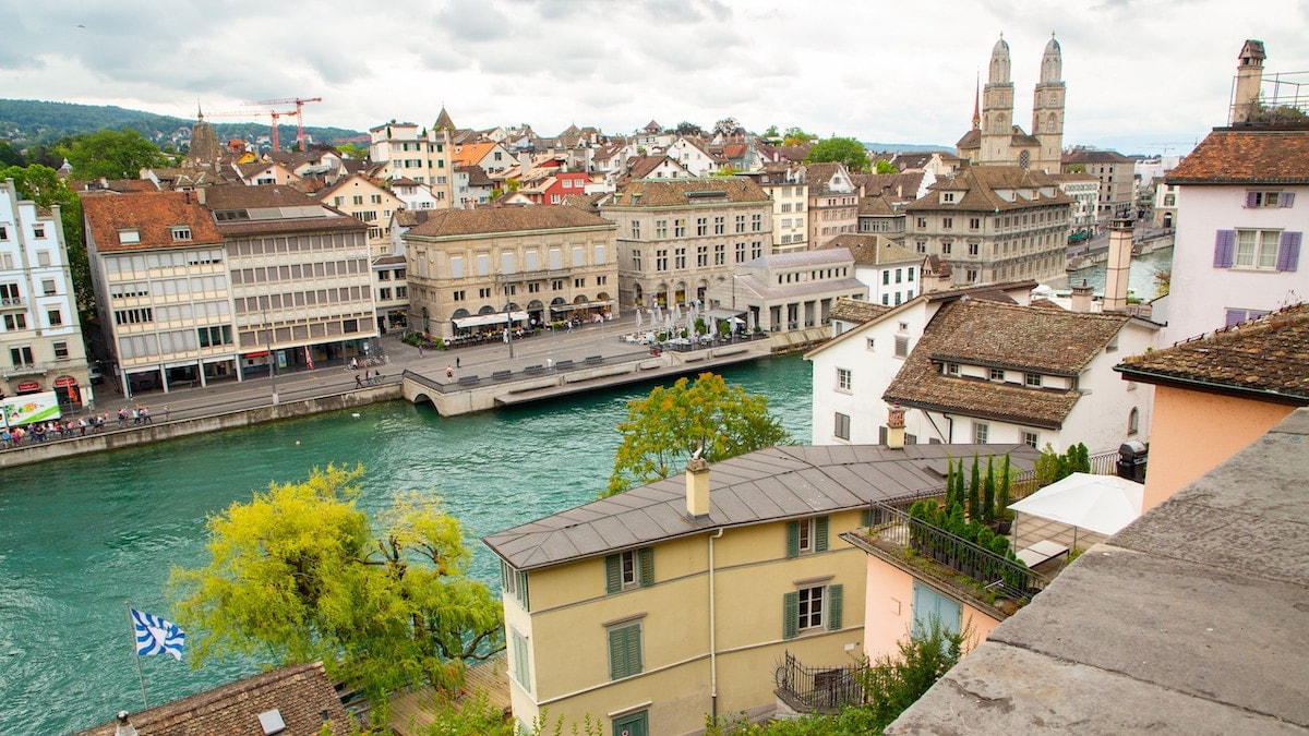 Lindenhof - Tempat Wisata Favorit dan Terkenal di Zurich Swiss