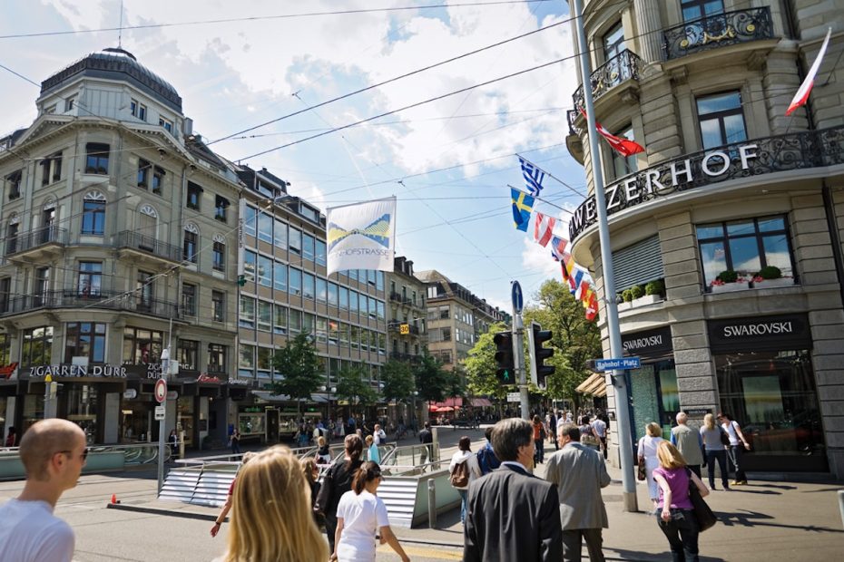 Bahnhofstrasse - Tempat Wisata Favorit dan Terkenal di Zurich Swiss